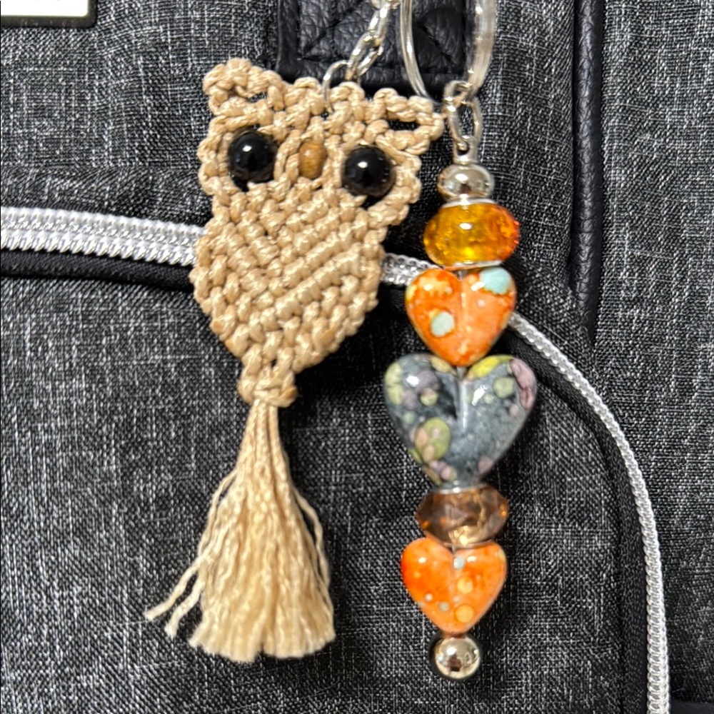 🦉 Handcrafted Owl Keychain – Macramé & Beaded Heart Accents - Picture 4 of 8